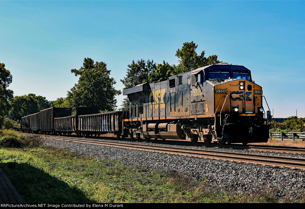 CSX 5326 on M-404